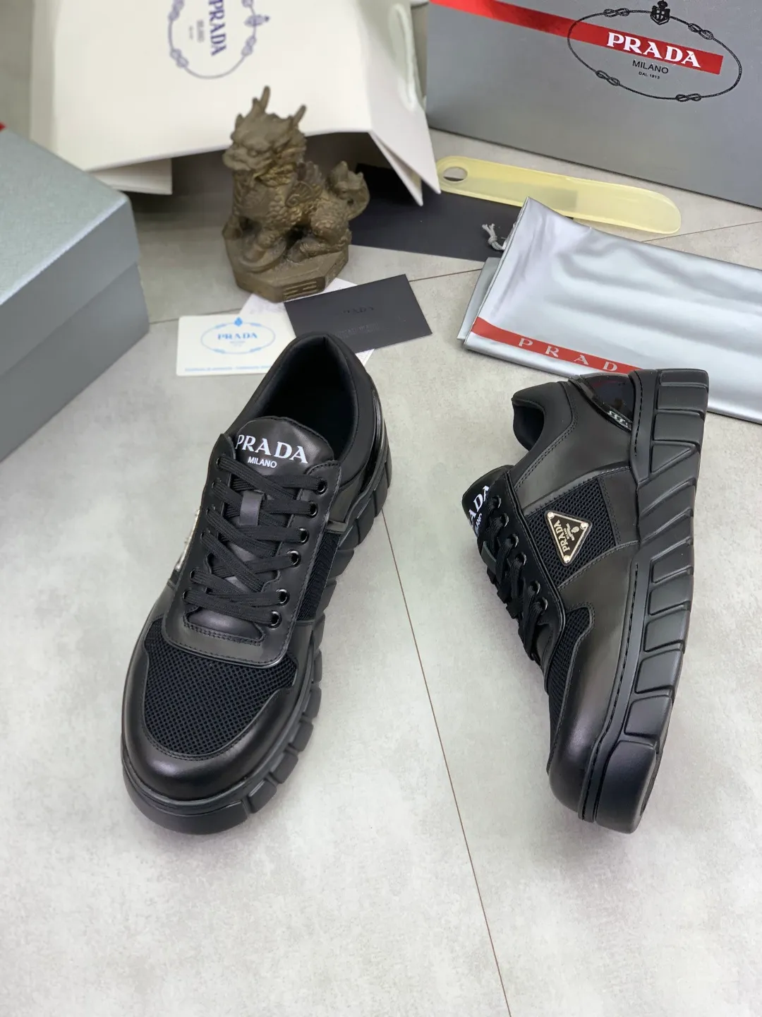 Men's men's shoes P560💰 [Real Price] Popular models are on the official website, 🆘 Trendy brand (Prada) mainly promotes popular models, avant-garde and versatile fashionable men's shoes private version mold opening, cowhide surface splicing 1:1.. Stylish and simple, original imported cowhide lining cowhide feet; the atmosphere and personality are more fashionable, eye-catching and pursuing class. It will subvert the old ideas and be a must-have for fashionistas who want to spend time with you! Must keep it! Tall and comfortable, large and low, high-end quality workmanship. Code number: 38-45 2️⃣optional.